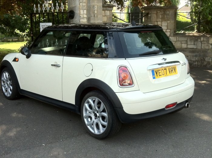 Mini Hatchback 1.6 Cooper D 3dr Hatchback Diesel White