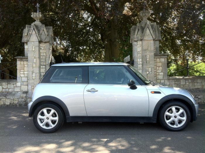 Mini Hatchback 1.6 One 3dr Auto Hatchback Petrol Silver