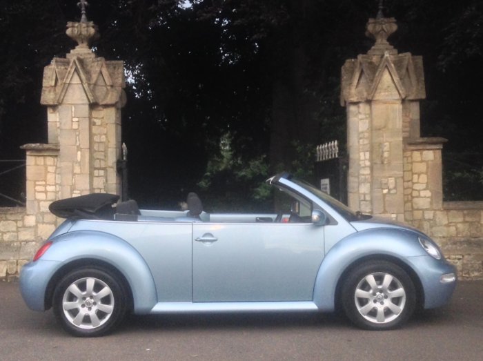 Volkswagen Beetle 1.6 2dr Convertible Petrol Blue