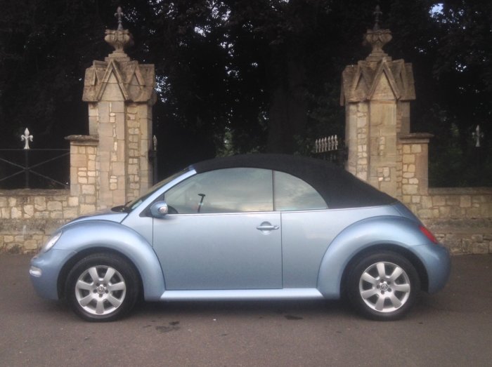 Volkswagen Beetle 1.6 2dr Convertible Petrol Blue