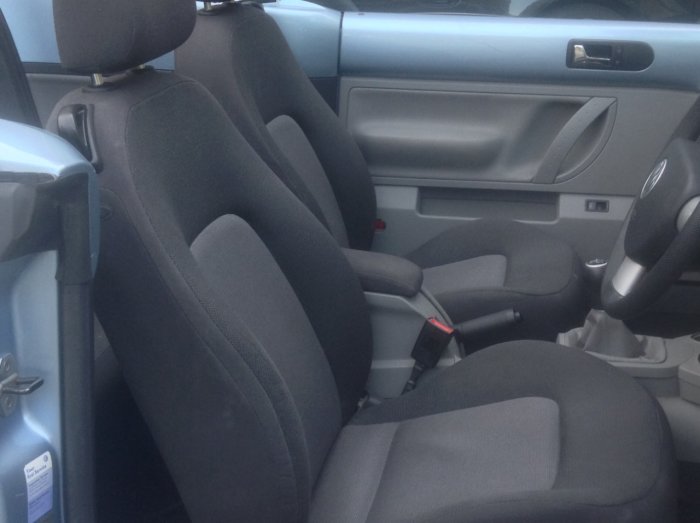 Volkswagen Beetle 1.6 2dr Convertible Petrol Blue