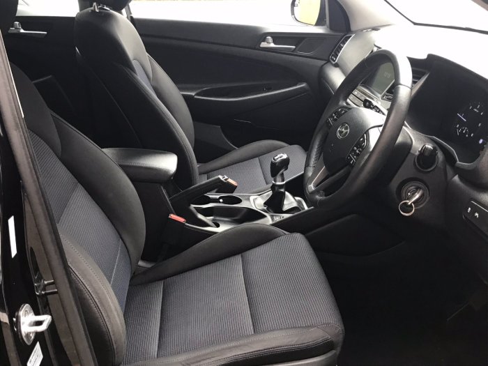 Hyundai Tucson 2.0 CRDi Blue Drive SE Nav 5dr 2WD Estate Diesel Black