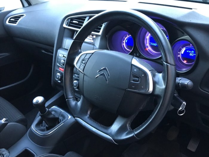 Citroen C4 1.2 PureTech Feel 5dr Hatchback Petrol White