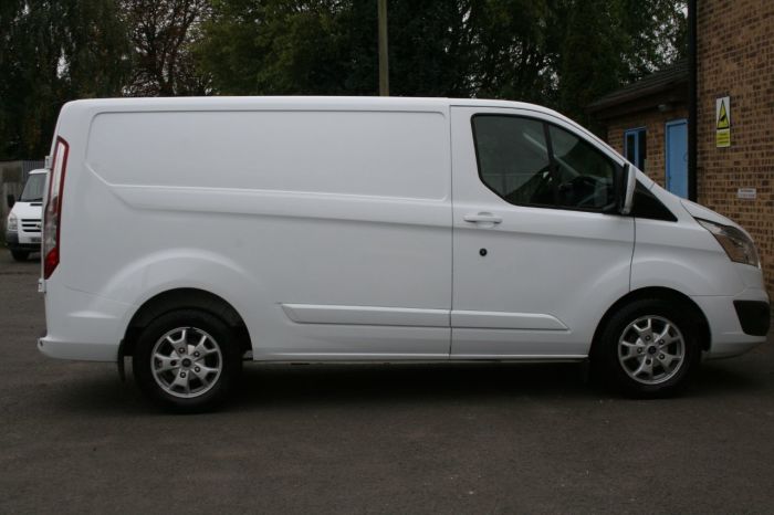 Ford Transit Custom 2.2 TDCi 125ps Low Roof Limited Van Panel Van Diesel White