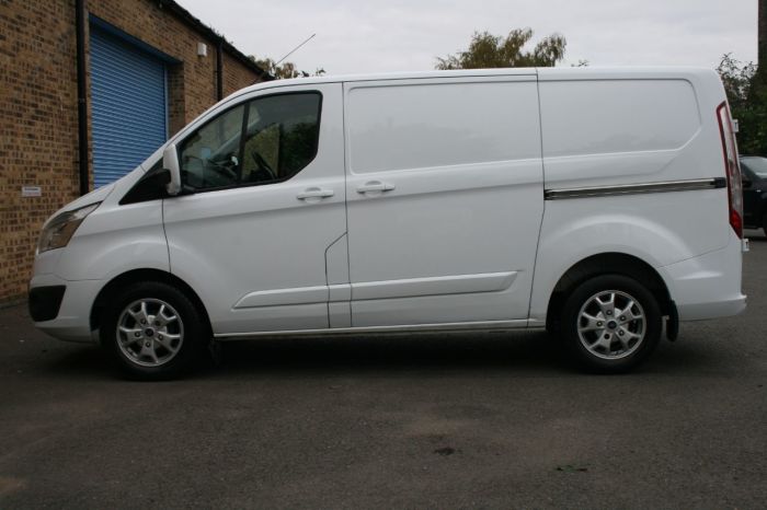 Ford Transit Custom 2.2 TDCi 125ps Low Roof Limited Van Panel Van Diesel White