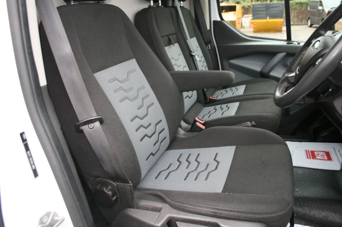 Ford Transit Custom 2.2 TDCi 125ps Low Roof Limited Van Panel Van Diesel White