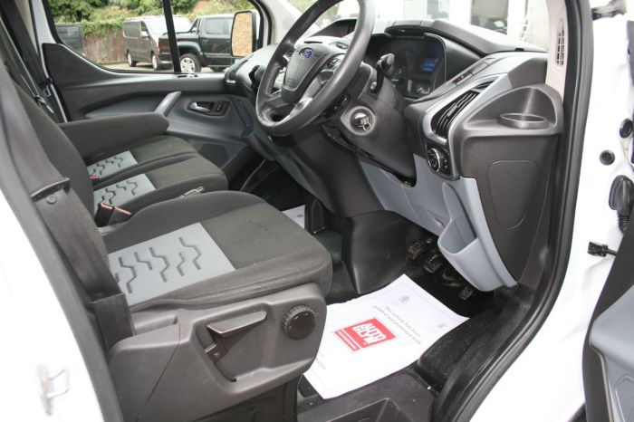 Ford Transit Custom 2.2 TDCi 125ps Low Roof Limited Van Panel Van Diesel White