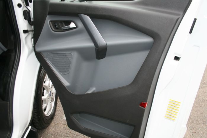Ford Transit Custom 2.2 TDCi 125ps Low Roof Limited Van Panel Van Diesel White