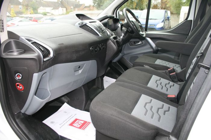 Ford Transit Custom 2.2 TDCi 125ps Low Roof Limited Van Panel Van Diesel White