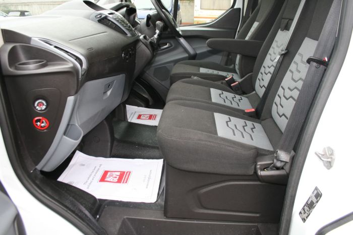 Ford Transit Custom 2.2 TDCi 125ps Low Roof Limited Van Panel Van Diesel White