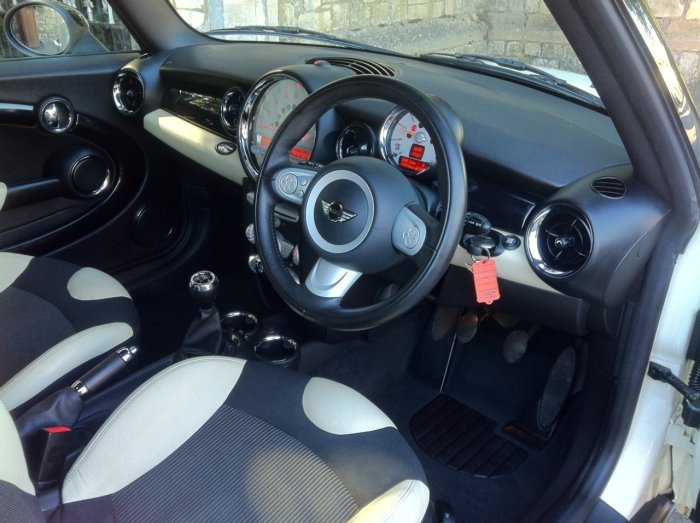 Mini Clubman 1.6 Cooper D 5dr Estate Diesel White