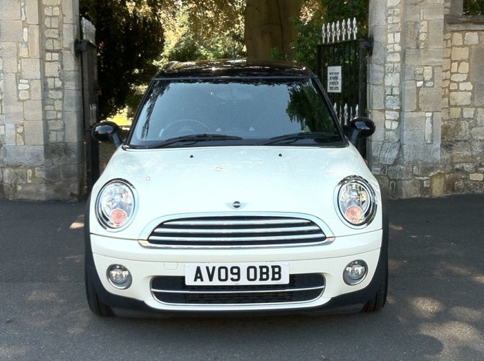Mini Clubman 1.6 Cooper D 5dr Estate Diesel White