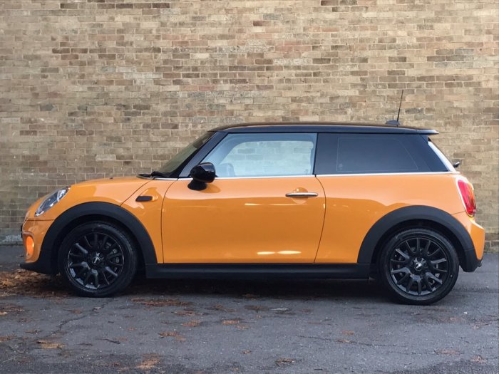 Mini Hatchback 1.5 Cooper D 3dr Hatchback Diesel Orange