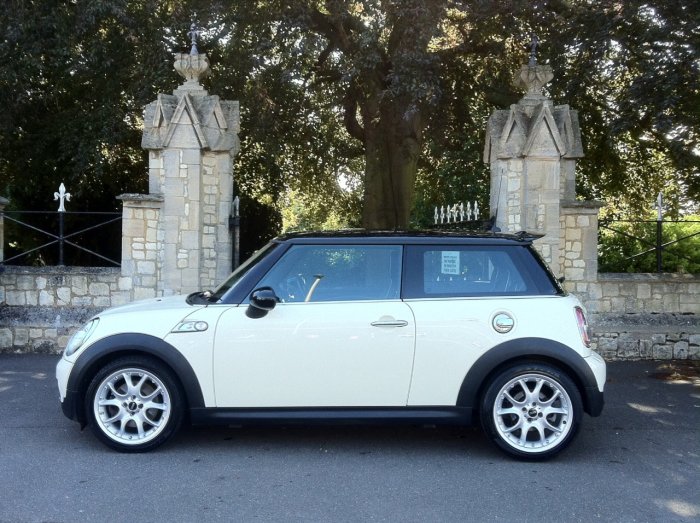 Mini Cooper S 1.6 Cooper S 3dr Hatchback Petrol White