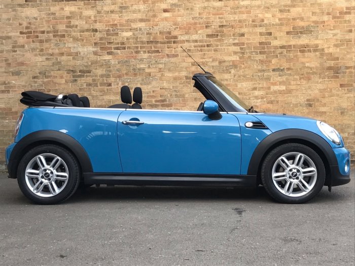 Mini Convertible 1.6 Cooper 2dr Convertible Petrol Blue