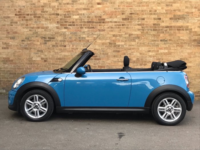 Mini Convertible 1.6 Cooper 2dr Convertible Petrol Blue