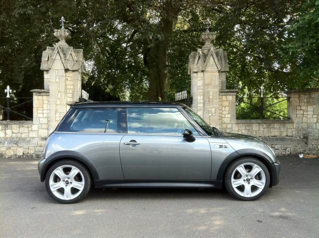 2005 Mini Hatchback 1.6 Cooper S - Leather - Winter Pack - Low Miles