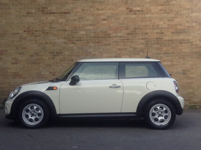 Mini Hatchback 1.6 One 3dr Hatchback Petrol White