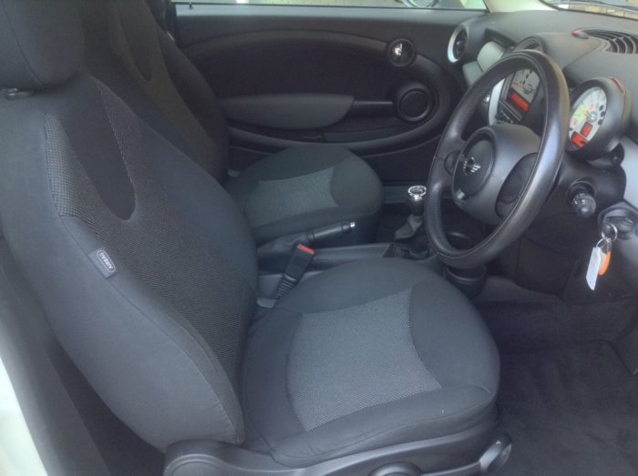 Mini Hatchback 1.6 One 3dr Hatchback Petrol White