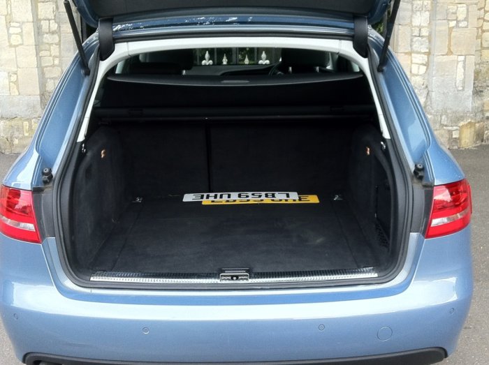 Audi A4 2.0 TDI 170 SE 5dr Estate Diesel Sphere Blue Metallic