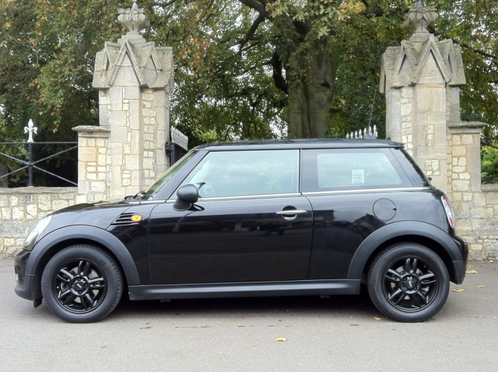 Mini Hatchback 1.6 One - Pepper Pack Hatchback Petrol Black