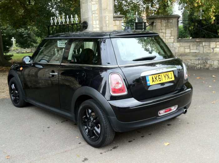 Mini Hatchback 1.6 One - Pepper Pack Hatchback Petrol Black