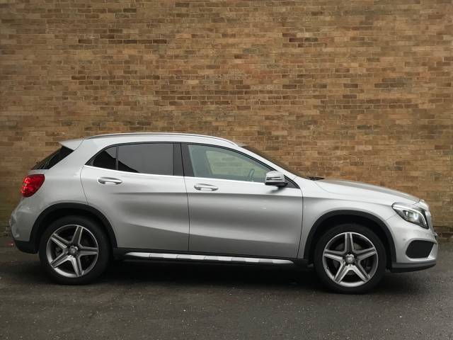 Mercedes-Benz GLA 2.1 GLA 220d 4Matic AMG Line 5dr Auto [Premium]removable towbar Estate Diesel Silver