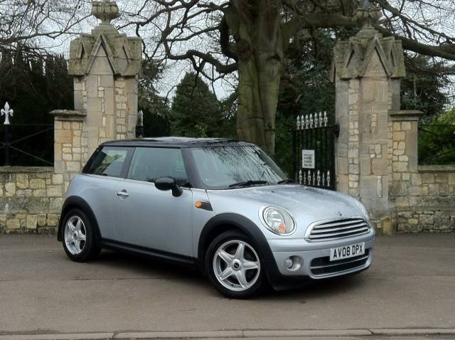 Mini Hatchback 1.6 Cooper D 3dr Hatchback Diesel Silver