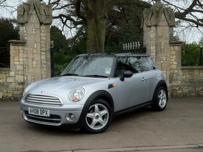 Mini Hatchback 1.6 Cooper D 3dr Hatchback Diesel Silver