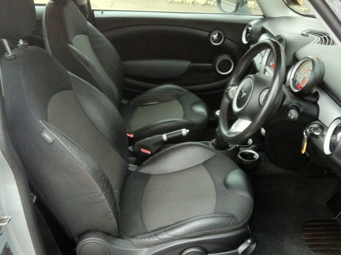 Mini Hatchback 1.6 Cooper D 3dr Hatchback Diesel Silver