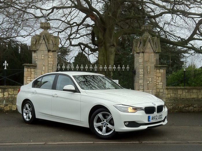 BMW 3 Series 2.0 320d SE 4dr Step Auto Saloon Diesel White