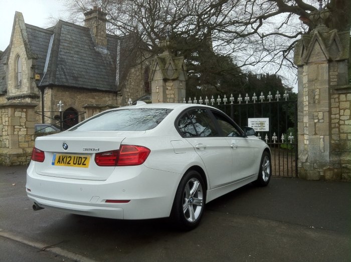 BMW 3 Series 2.0 320d SE 4dr Step Auto Saloon Diesel White