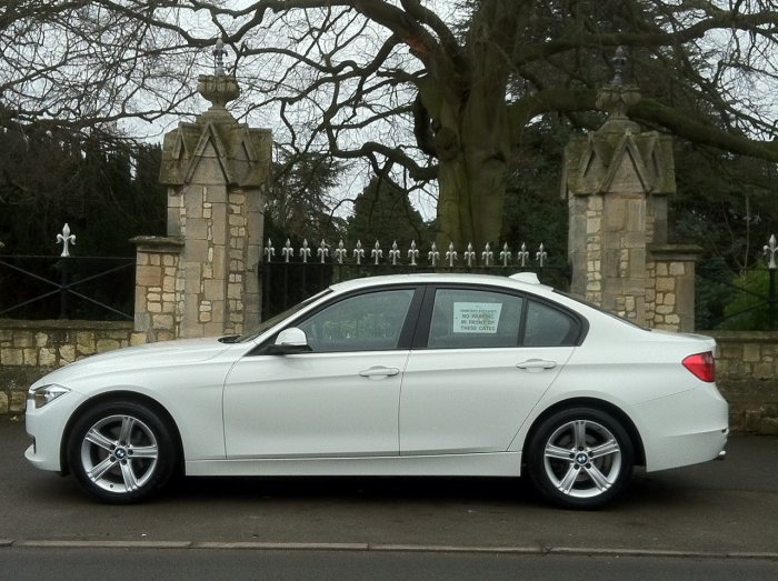 BMW 3 Series 2.0 320d SE 4dr Step Auto Saloon Diesel White