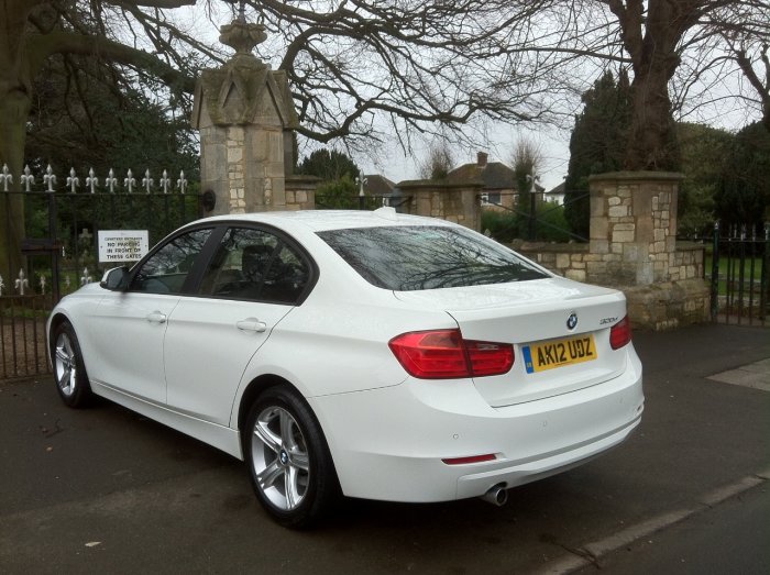 BMW 3 Series 2.0 320d SE 4dr Step Auto Saloon Diesel White