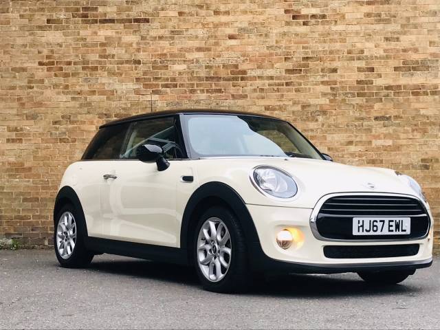 Mini Hatchback 1.5 Cooper D 3dr Hatchback Diesel White