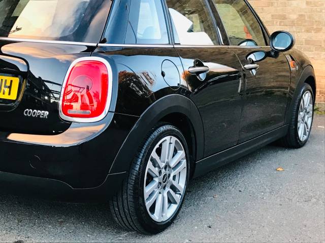 2017 Mini Hatchback 1.5 Cooper Seven 5dr