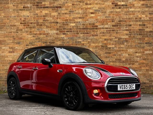 Mini Hatchback 1.5 Cooper 5dr Hatchback Petrol Red