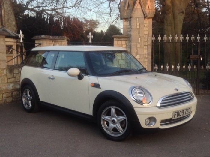Mini Clubman 1.6 Cooper 5dr Estate Petrol White