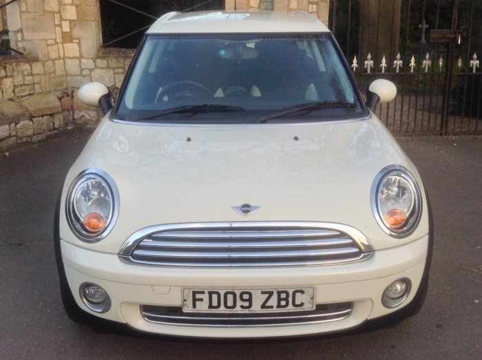 Mini Clubman 1.6 Cooper 5dr Estate Petrol White