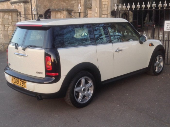 Mini Clubman 1.6 Cooper 5dr Estate Petrol White