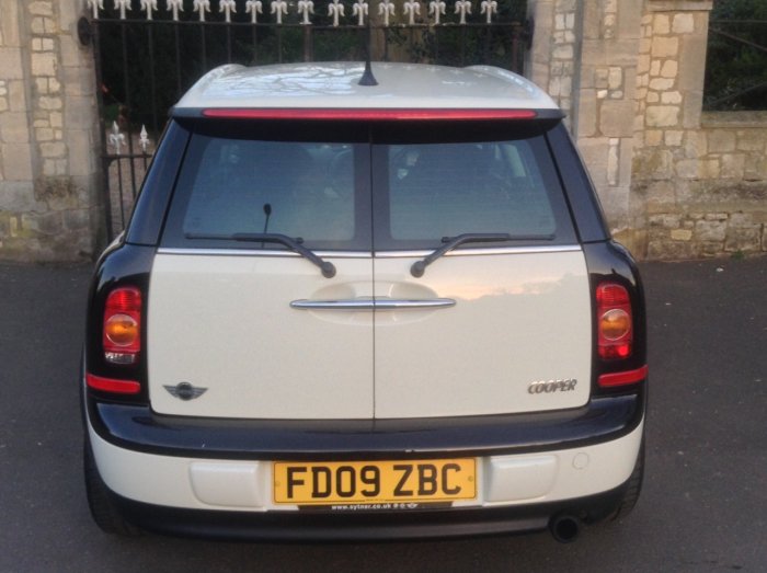 Mini Clubman 1.6 Cooper 5dr Estate Petrol White