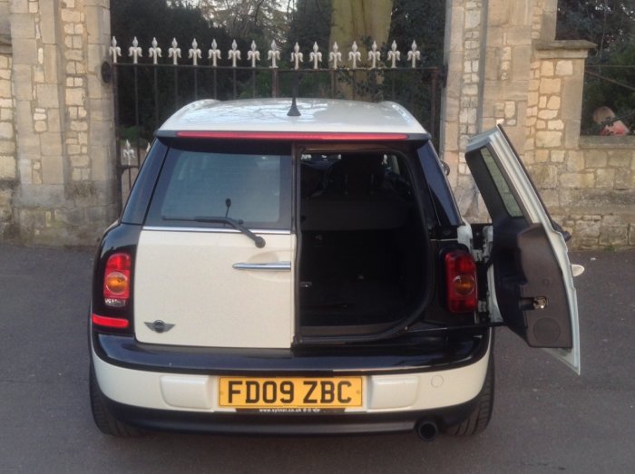 Mini Clubman 1.6 Cooper 5dr Estate Petrol White