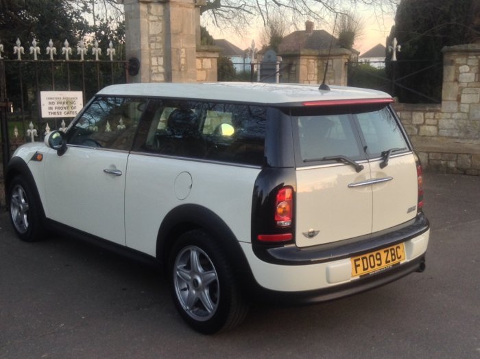 Mini Clubman 1.6 Cooper 5dr Estate Petrol White
