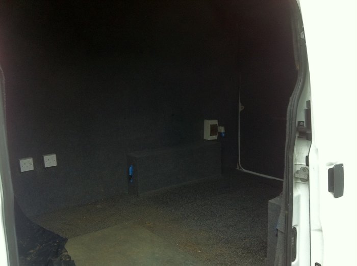 Ford Transit 2.2 Medium Roof Van TDCi 85ps Panel Van Diesel White