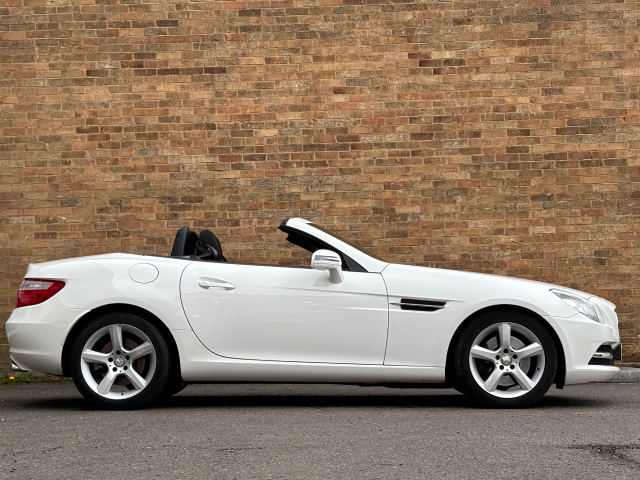 Mercedes-Benz SLK 2.1 SLK 250 CDI BlueEFFICIENCY AMG Sport 2dr Tip Auto Convertible Diesel White