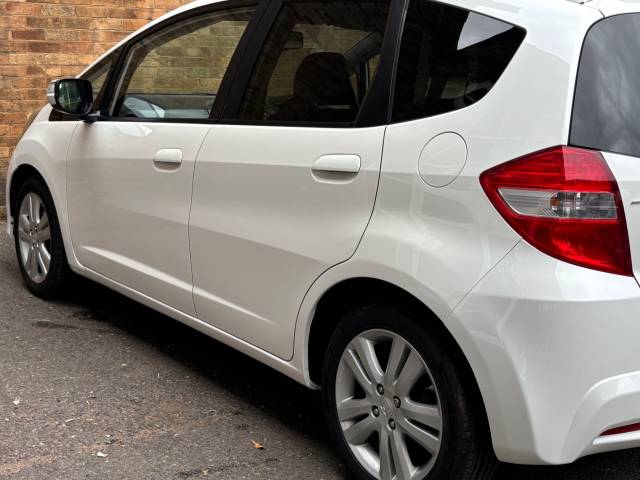 2015 Honda Jazz 1.4 i-VTEC ES Plus 5dr CVT