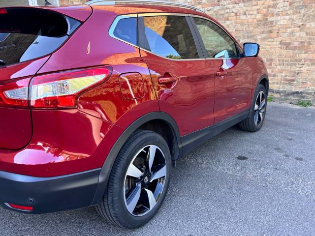 2016 Nissan Qashqai 1.6 dCi N-Connecta 5dr