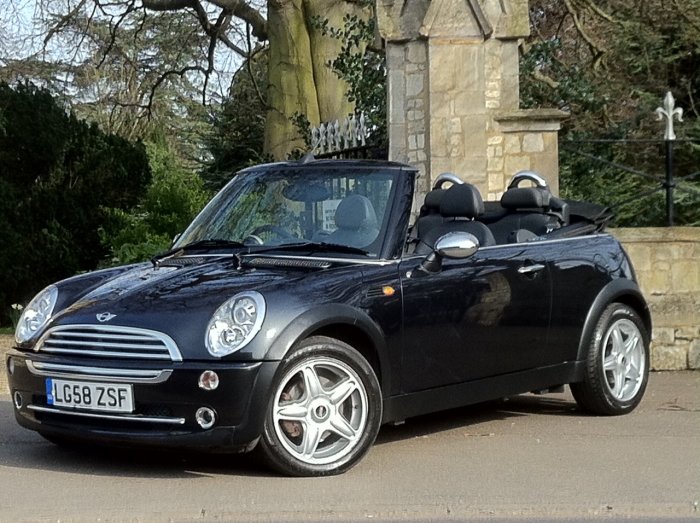 Mini Convertible 1.6 Cooper Chilli Pack + Extras Convertible Petrol Black