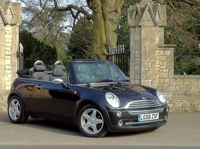 Mini Convertible 1.6 Cooper Chilli Pack + Extras Convertible Petrol Black