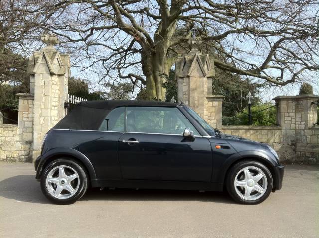 2008 Mini Convertible 1.6 Cooper Chilli Pack + Extras